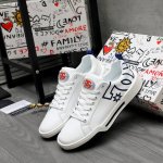 商品商标：Dg 杜嘉班纳 情侣款休闲鞋 正码码数: 35-46 商品材料：精选牛皮电绣鞋面 皮内里 牛皮鞋墊 原版大底