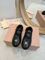 工厂批 MiuMiu 缪缪25ss早春走秀新款一脚蹬懒人鞋玛丽珍芭蕾舞鞋 平底单鞋官方春夏走秀新款，时髦百搭 即可咸又可甜 一点也不磨脚 无论光脚穿还是搭配袜子