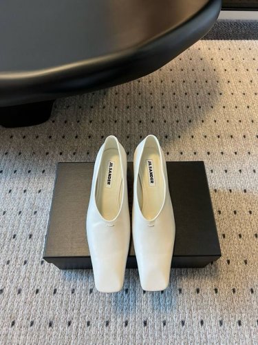 jilsander 25 水晶跟 小方头穆勒鞋单鞋 同步柜柜最新款 水晶跟真的太特别啦 低调有内涵一直是Jilsander给我的感觉 搭配也是绝绝子的单品 喜欢