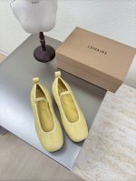 平底 小羊皮 玛丽珍 超舒服 Lemaire 来自法国巴黎 设计师品牌 女鞋 柠檬黄 小羊皮 真皮包跟 档次满满 防滑大底设计 将肌肤分割成块面，有着若隐若现的