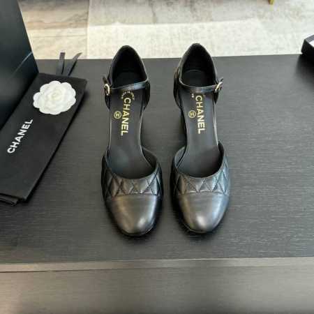 代购级 Chanel 24ss 玛丽珍 拖鞋 秋冬单鞋系列属于小爆款 上图必卖 可可爱爱的玛丽珍造型，原版开模五金跟！ 鞋面内里羊皮，真皮大底 跟高：7.5cm - 点击图像关闭