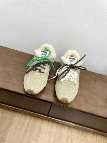 牛反绒 牛皮 24ss 秋冬季新款 Miu Miu X New Balanc*e联名走秀款 羊毛 半拖 超级无敌大热门无论你如何穿搭请都不要放过这一双530系列
