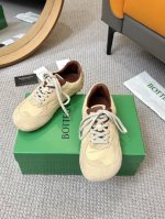 工厂p批p p女款 男款 刘雯同款Bottega Veneta火爆新款运动鞋休闲鞋徳训鞋 Bv 90年代复古风格为灵感 鞋面选用网纱面料 呼应品牌标志性Intr