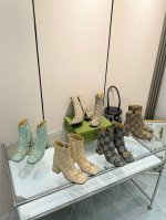 gucci古琦最新款 专柜同步上新 经典款型 品牌元素焕发新的活力 拉链设计容易穿脱 面料经典品牌进口布纹 里垫脚全羊皮 跟高7.5Cm 五色可选 尺码 35-