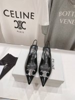 高版本出厂 Celine 赛琳25Ss 早春最美黑银尖头小猫跟高跟鞋～ 思琳标志性的五金扣高级优雅 上脚显瘦得来超有气质～百搭日常着用都是一绝的单品！5Cm的小