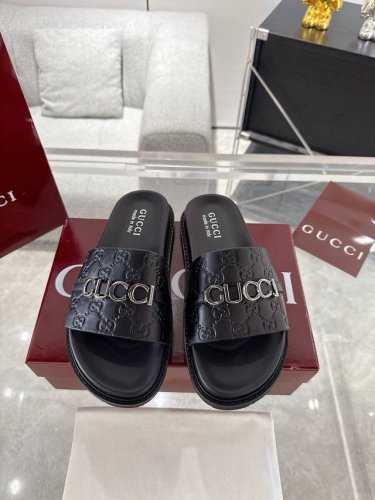 男款 Gucci男款字母一字带凉拖鞋 顶级版 春夏网红必备拖鞋 Yp一比一还原 所有细节 材质 舒适度 全部跟原版一样了 复刻度98% 底厚2.5Cm 码数男3