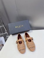 Alaia阿莱娅春夏秀款芭蕾舞 超多网红名媛在穿 搭配上不同款式 不同风格都能轻松驾驭 无论牛仔裤 西装裤 还是百褶裙 都能将你的穿搭提升到时尚 优雅和卓越之中