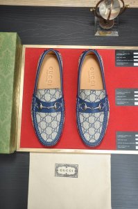 出厂价 古奇 Gucci 高端牛里 新款gucci* 古奇豆豆鞋！选用进口原版牛皮，内里头层舒适牛皮内里！原版耐磨橡胶大底！高品质精品！码数38-44！
