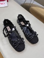valentino Garavabi 柳丁缎面蝴蝶结饰芭蕾鞋平底鞋 出厂价pp 顶级版本 欢迎比对. 专柜新品 网红街拍都爱搭配的腔调单品哦~ 在Balletc