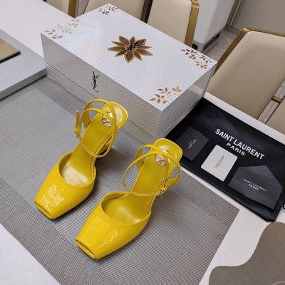 SAINT LAURENT ” SYL圣罗兰 顶级版本25SS众明星网红追捧的坡跟斜高跟，方头绑带小鱼嘴凉鞋。SYL 2025官方VIP 贵宾版金花磁铁盒 认清