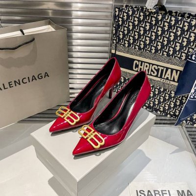 橙子出厂价p balenciaga 巴黎世家新款 金属扣 Bb扣尖头高跟鞋 细跟单鞋 巴黎世家的鞋子绝对开了挂 整双鞋的精髓就是它的鞋头了 够长够尖 并且不带臃
