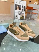 工厂价： 普拉达 Prada.. 情侣款 2024爆炸款出货了。，原版1比1开发，面料：防水泥龙布内里：羊皮，掂脚：羊皮，35--46码，34与41码可订做不退
