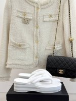 chane* 小香25C早春新品 米兰走秀厚底夹脚人字拖鞋 夏日出街必备 又潮又日常 厚底6Cm 妥妥的增高神器 上脚轻盈且舒适 完全没负担 跟着时尚潮流走 不