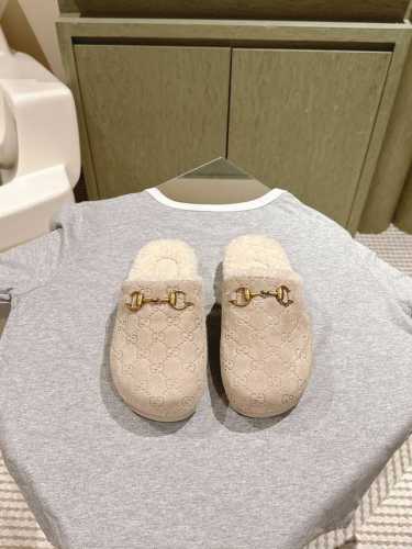 GUCCI古驰秋冬新款羊毛运动半拖 鞋面麂皮压印迷你 老花logo，拼接小牛皮，细节丰富，精致高级 皮毛一体羔羊毛，软软糯糯超舒服 原版开模胶天然橡胶鞋底 Si