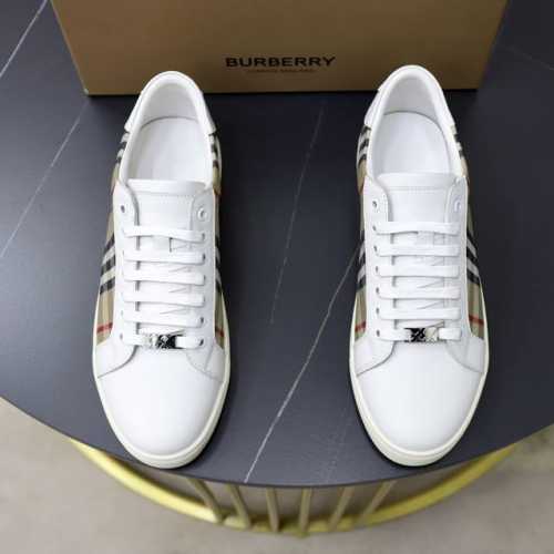 原单 品牌：巴宝莉BUR BER RY 标准码：38–44 45定制 等级：官网同款 材料：原版品牌布匹拼接牛皮鞋面 加厚羊皮内里 轻便耐磨大底 款式类别：男