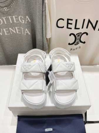 高版本出厂 Prada 普拉达25ss夏季新款情侣款沙滩厚底勃肯凉鞋这个鞋型真的属于经典不会过时的设计而且符合当下大家这种追求舒适，健康的穿着理念，被很多国内外 - 点击图像关闭