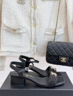 厂价 Chane*｜小香25p春夏新品 双带双C粗跟凉鞋 香奶奶家一贯的优雅名媛气质 高级感十足！上脚非常Nice～ 不管光脚穿或搭配裙装、裤装、 都非常百搭！