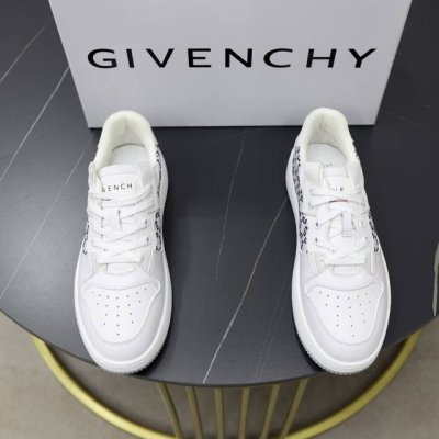 出厂价Pp： Gv *Y～纪梵希.全新Giv 1男士厚底增高休闲运动鞋，鞋面高品质小牛皮拼接透气布面制成！上脚效果帅气有型，增高4Cm，提升气场，鞋身撞色拼接设
