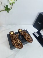 出厂 Saint Laurent圣罗兰25Ss 超火的凉鞋 单鞋专柜同步上新 各大明星网红纷纷上脚 款式时髦百搭 简约又高级 把优雅做到极致 上脚女神范爆棚 1