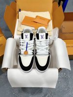 顶级 顶级代购版本 LV trainer 情侣限定系列休闲运动篮球鞋 颜值担当 上脚帅炸，每个颜色都是巨巨巨好看！潮人必备单品 原版订制压纹粒面小牛皮 非市面超