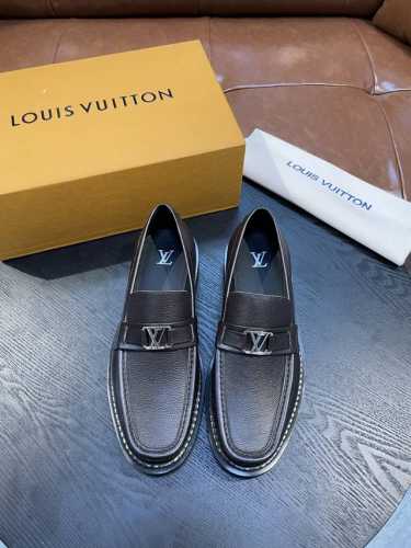 l家 Size:39-44 38.45定做 原单Lv官网男士休闲皮鞋，顶级原单复刻， -鞋面：牛皮工艺、纳帕牛皮、鞋身车缝品牌Logo -内里：牛皮，垫脚；水染