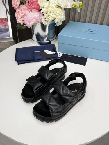 p直销 女鞋工厂P P直销Prada普拉达春夏走秀新款凉鞋系列 经典厚底凉鞋 面料混种羊皮面 小羊皮内里 原版五金1：1开发 脚感柔软细腻 舒适度极高 百搭款