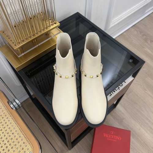 Valentino 华伦天奴 2024 V家2024秋冬新品 专柜主打爆款经典款柳钉厚底短靴系列 鞋面：进口牛皮 内里：羊皮 大底：原版开模pu发泡大底 跟高：