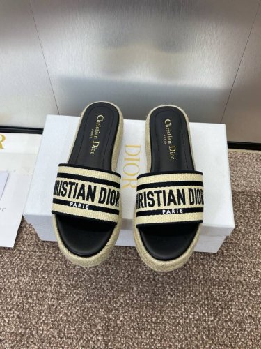 dior 迪奥 2025春夏新款 Ivieta Dway 果冻色厚底拼色女拖鞋 cd字母Logo立体刺绣草编坡跟圆头露趾拖鞋 鞋面 进口酒椰草 进口电绣高温水溶