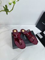 出厂 Saint Laurent圣罗兰25Ss 超火的凉鞋 单鞋专柜同步上新 各大明星网红纷纷上脚 款式时髦百搭 简约又高级 把优雅做到极致 上脚女神范爆棚 1