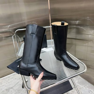 出厂价 CHANE*｜小香23c新品走秀款 小方头复古切尔西骑士靴 今年是掉进靴坑里出不来了 这款鞋头一定要细品 太秀气啦 小方头设计 特别干净利落 不会笨重
