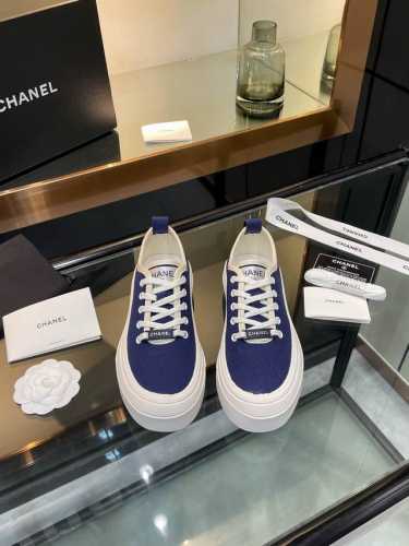Chanel* 小香2025ss最新休闲鞋，目前超级流行的饼干鞋网红明星小红书狂追热推 发售蠢萌可爱的造型带了点复古味！ 造型特殊，很有辨识度， 显瘦显腿长，绝