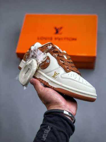 K Nk Sb Dunk Low Lv联名-米白棕勾 周年高端定制 低帮休闲板鞋 Xd6188-030 #定制鞋盒 大厂纯原品质出货 超高清洁度 皮料切割干净无