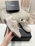 冲量价: Chanel香奶奶专柜顶级休闲款运动鞋 这款经典设计；鞋面多种工艺电绣的风格；大底却时尚运动；不平凡的拥入了多种配色元素 多元化混搭非常好看百搭，休闲