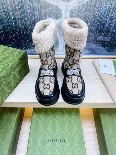 出厂 Gucci巴黎时装周中国22年美丽奴羊皮毛一体雪地靴，提花面料LOGO头层牛皮澳洲进口羊毛内里， Gucci 这款雪地靴结合了品牌两大标志性元素 金色马衔