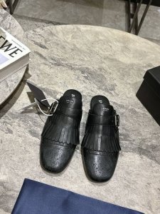 顶级品质Prad* 25ss 普拉达走秀款复古流苏半拖鞋单鞋爆款！走秀款 复古感时髦满满 随意百搭 时尚休闲 独到味道，人人都爱也轻松驾驭 每年都会爆.足以征服