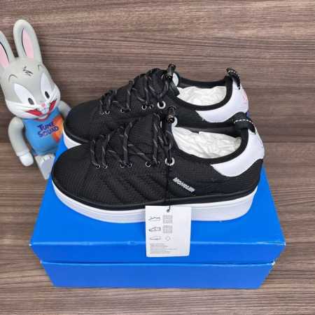 顶级版本Adidas Originals X Moncler盟可睐 皮革圆头系带低帮板鞋黑白！ #原盒配件包装齐全#盟可睐夹克面料#内置原厂轻绒布#独家磨具组合 - 点击图像关闭