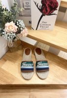 女款 男款 Gucci 巴黎2025春Ines刺绣麻底渔夫鞋鞋695欧 Gucci 这款“Ines”麻底鞋采用柔软的丹宁布制于意大利，橡胶底带黄麻边饰。立体感字