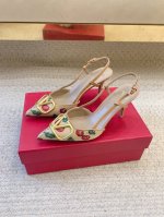 valentio*Ss25新款樱花图案提花尖头凉鞋 原版套楦 顶级品质 材质 鞋面 进口定制面料 垫脚 进口羊皮 大底 真皮大底 跟高 4.5Cm 8Cm 码数