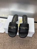 工厂p价p 迪奥 Dior 2025 春夏新款 D-Lane 果冻色镂空粗跟女鞋 Cd字母Logo五金扣低跟圆头露趾凉拖鞋 市面顶级版本 材质:鞋面进口小牛皮+