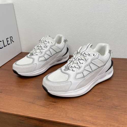 编码： Moncler 蒙口 新款男士运动鞋 这款运动鞋采用织物网眼鞋面拼接绒面牛皮革和光滑小牛皮制成，几何图形撞色拼接设计，侧面饰有醒目标识和M字形织带细节，