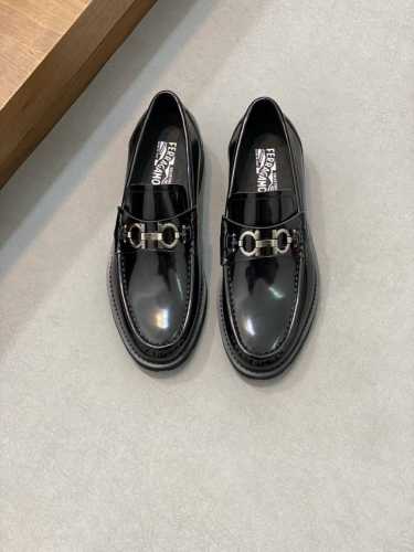 ferragamo 男士皮鞋，高品质，顶级狠货，鞋面进口头层磨砂牛皮，内里垫脚均用进口牛皮，原版五金，配原版轻质大底，配码38-45， 38,45订做不退换