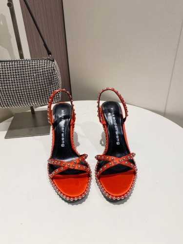 Alexander Wang 春夏大王高品质高跟凉鞋.原版Logo白色字母.内里垫脚为原厂材质山羊皮！纯钢串珠延条配置高密度意大利进口牛皮大底！鞋面铆钉设计。跟