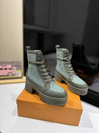 长期有货 LV 路易威登 厚底鞋 专柜同步專櫃新款新色，内腰不断帮 欢迎对比，品牌专用进口老花面料 。完美设计 ，打造最美单品。代购级别！高级感十足！国内外博 - 点击图像关闭