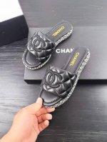 chanel小香 初夏 蜜儿 度假厚底拖鞋 人气款 专柜断货王 推荐人手一双 胖墩墩的蜜儿拖软绵绵脚感 颜值款 上脚增高3M好穿又显瘦 日常随意搭配尽是惊讶 本