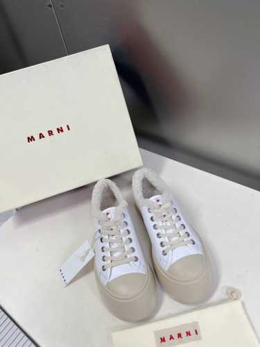 MARNI经典款厚底大頭瑪麗珍娃娃鞋赵露思同款、大大頭，超級可愛，魔術貼設計，輕盈不累腳，自帶增高效果，拉長腿部線條，顯瘦顯高，上腳可甜可鹽进口牛皮鞋面，真毛內