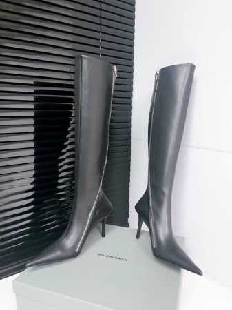 最高版本出厂短靴 长靴 Balenciag*巴黎世家秋冬尖头拉链长靴！ 想成为巴黎家的女人 好飒啊 这双靴子的版型太牛了 像刀一样刻在我心里 极致得像个模型 没 - 点击图像关闭