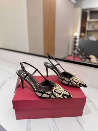 p直销 华伦天奴Valentino最新款Valentino Garavaniv标志后系带高跟鞋，配以Vlogo Signature装饰 -铂金色调Vlogosi - 点击图像关闭