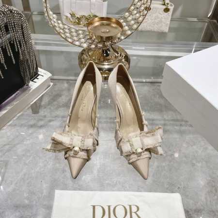 出厂 流苏织带女鞋 Dior 迪奥 2024秋季走秀新款adiorble女鞋 Cd明星同款时尚流苏蝴蝶结尖头珍珠字母logo五金扣平底凉鞋鞋市面顶级高端版本 原 - 点击图像关闭