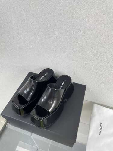 Dym*Nlatry 国潮 设计师品牌 拖鞋 黑色 国潮时尚不可阻挡 D N这款 厚底松糕 堪称经典 这个品牌的鞋子不用多说 懂的自懂 非常优秀的作品 让我们展