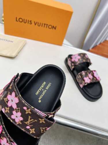 Louis Vuitton路易威登多色可选新款拖鞋火爆上市，1:1高级定制，秒杀一切仿品，原版开模Logo装饰，既时尚又美观，面料:小牛皮，面料数码印花，内里羊